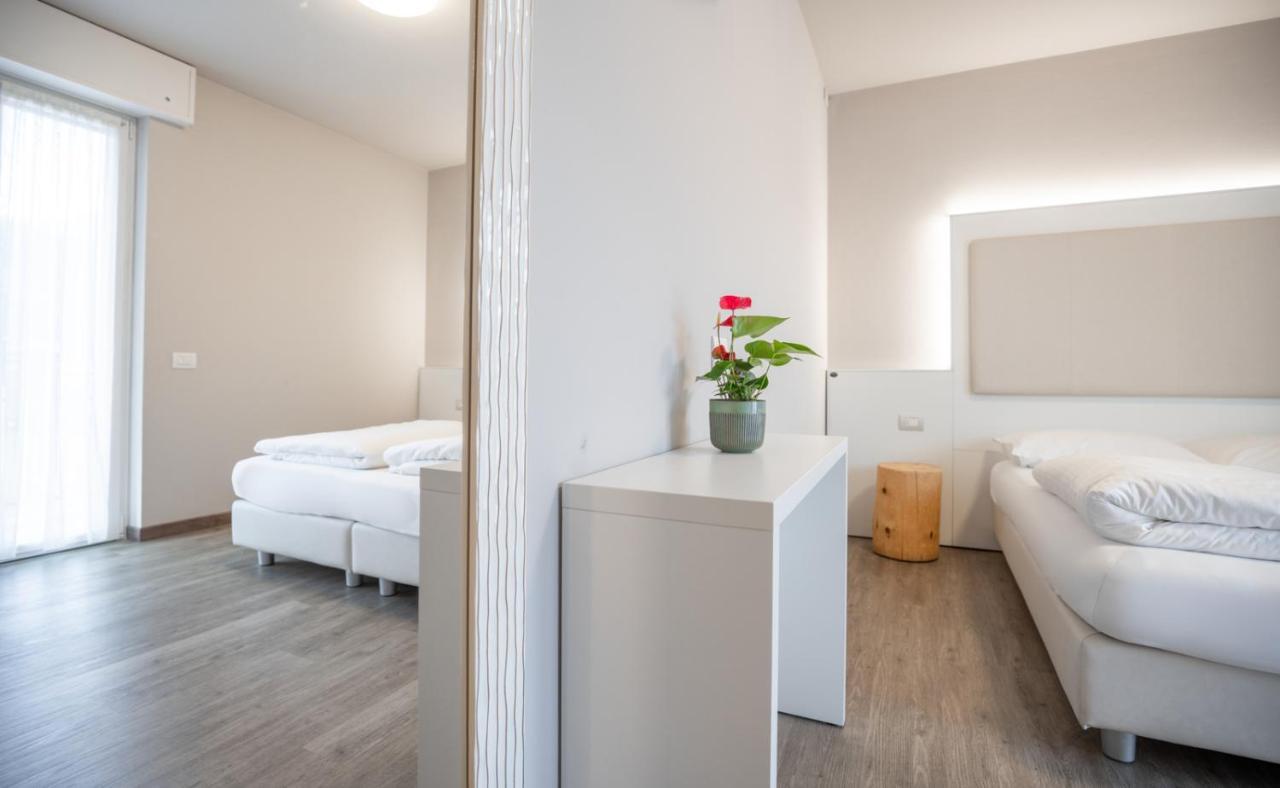 ריבה דל גארדה Hotel Rolly מראה חיצוני תמונה